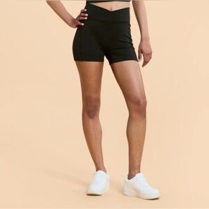 Blogilates Crisscross Scrunch Bike Shorts Ruched Booty Gym Black